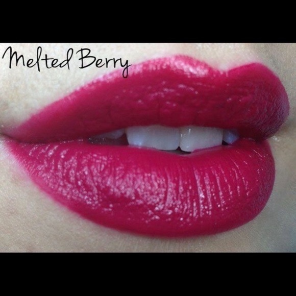 Too Faced "Melted Berry" liquid lipstick - Picture 5 of 10